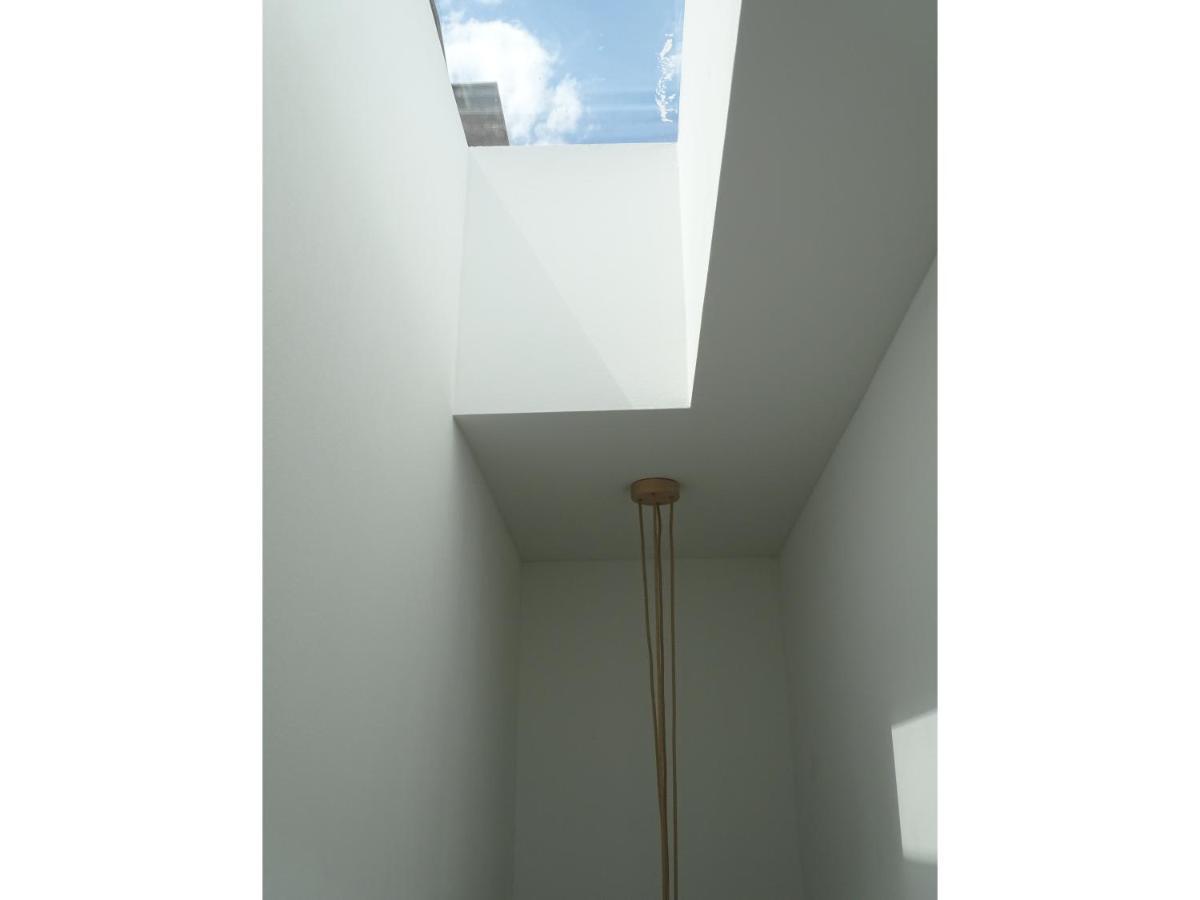 Modern Small House With A Terrace Split Buitenkant foto